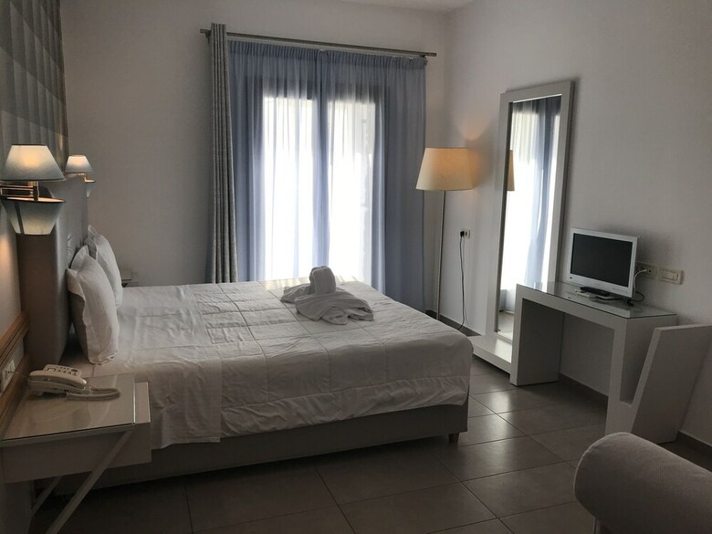 Aparthotel Lithos By Spyros & Flora