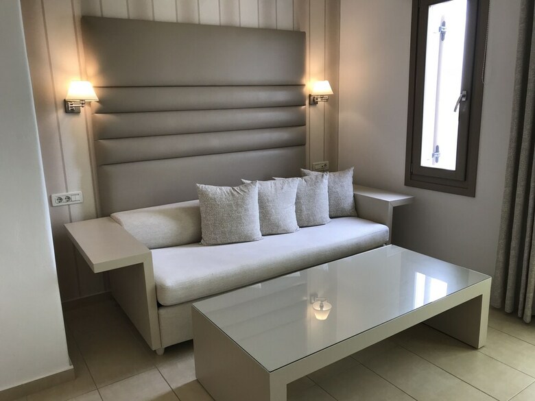Aparthotel Lithos By Spyros & Flora