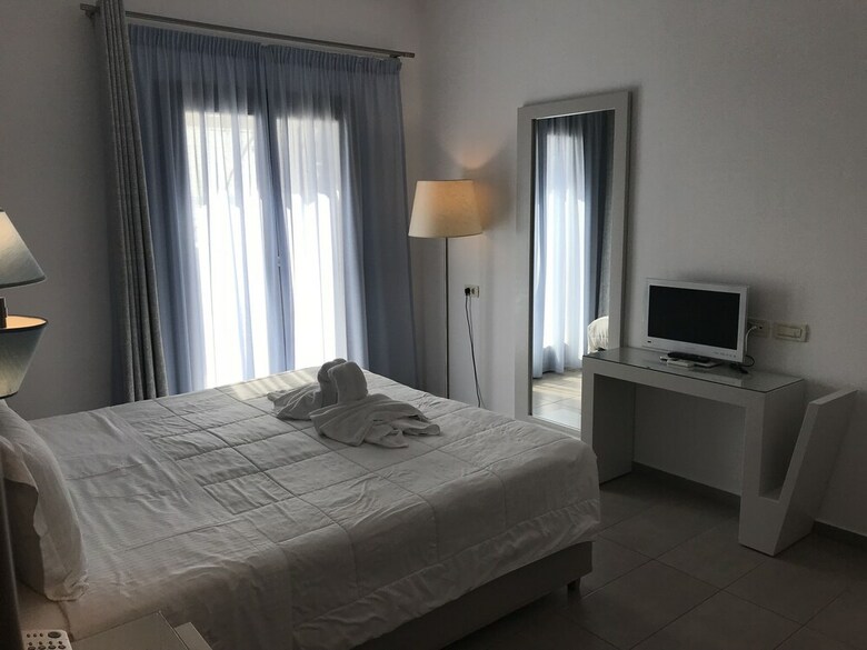 Aparthotel Lithos By Spyros & Flora