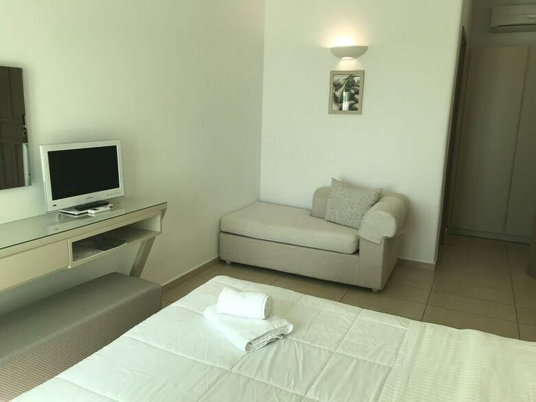 Aparthotel Lithos By Spyros & Flora