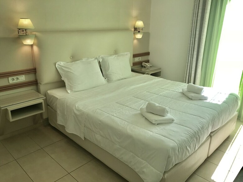 Aparthotel Lithos By Spyros & Flora