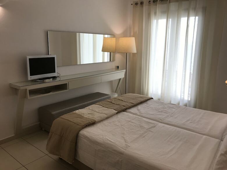 Aparthotel Lithos By Spyros & Flora