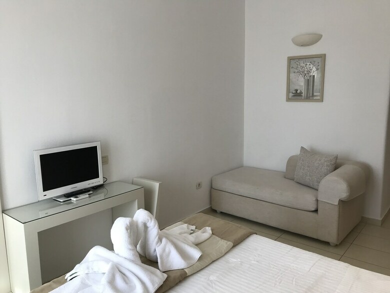 Aparthotel Lithos By Spyros & Flora