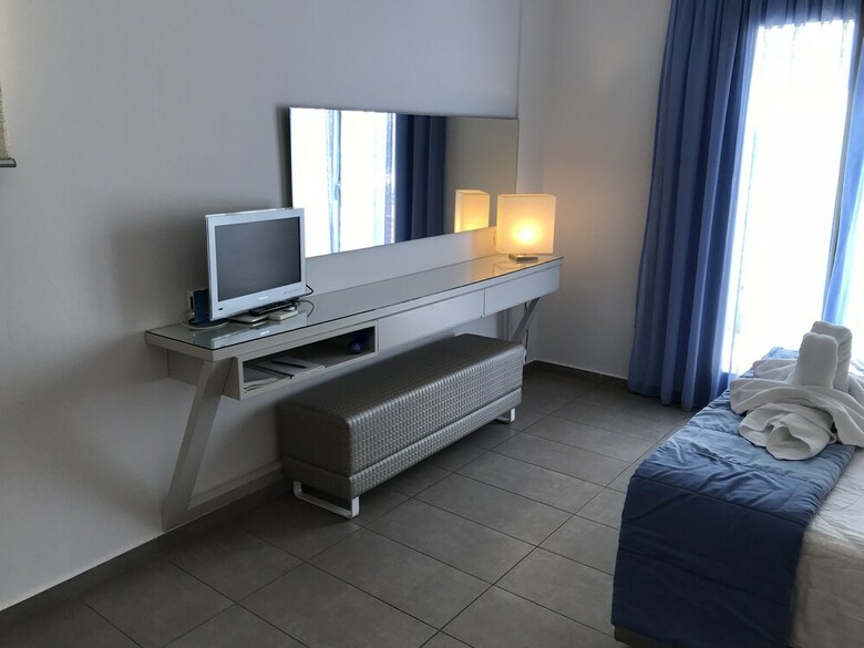 Aparthotel Lithos By Spyros & Flora