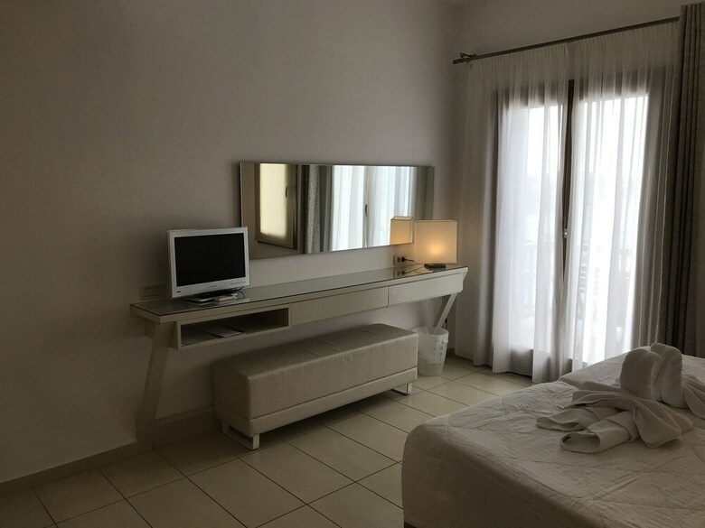 Aparthotel Lithos By Spyros & Flora