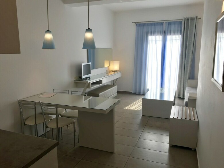 Aparthotel Lithos By Spyros & Flora