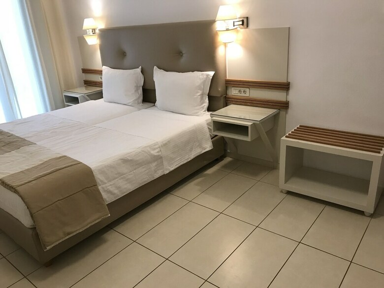 Aparthotel Lithos By Spyros & Flora