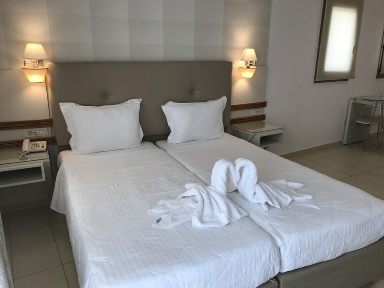 Aparthotel Lithos By Spyros & Flora