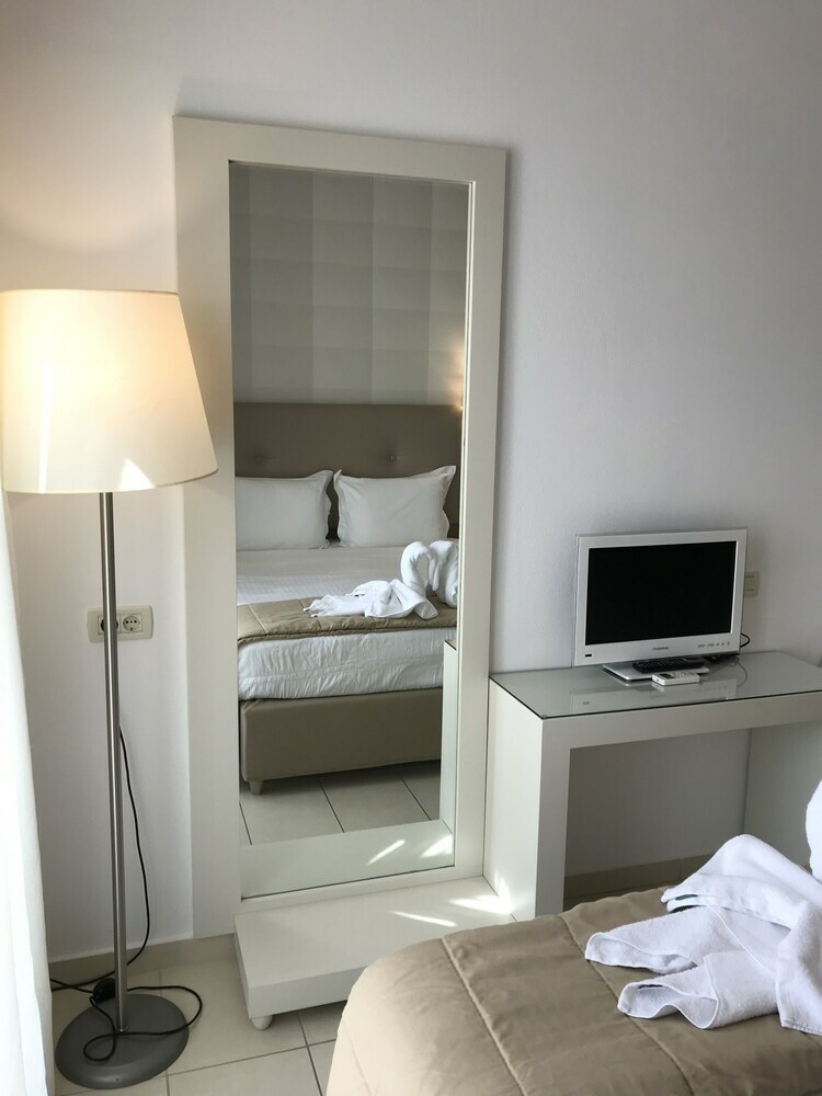 Aparthotel Lithos By Spyros & Flora