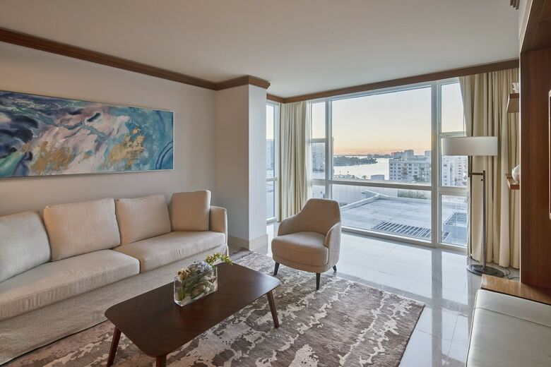 Hotel Carillon Miami Wellness Resort