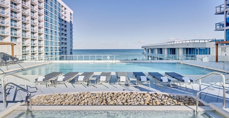 Hotel Carillon Miami Wellness Resort