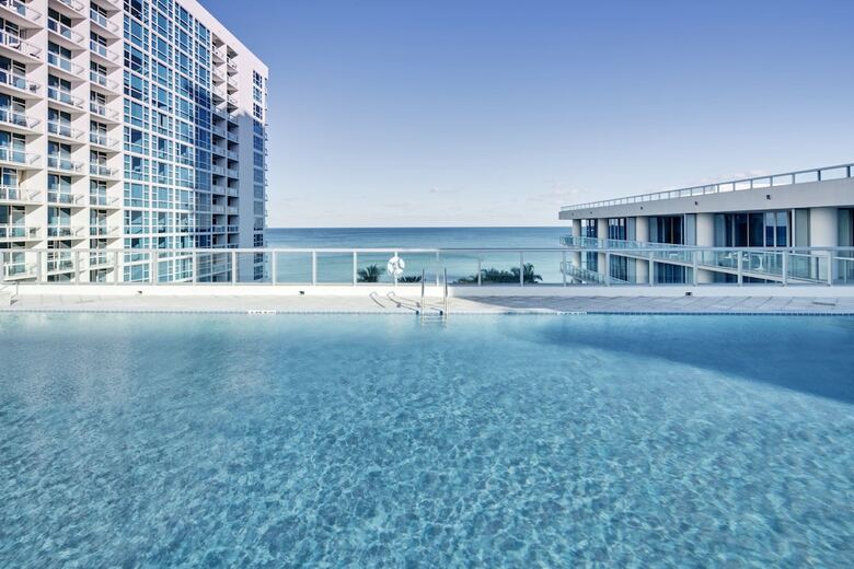 Hotel Carillon Miami Wellness Resort