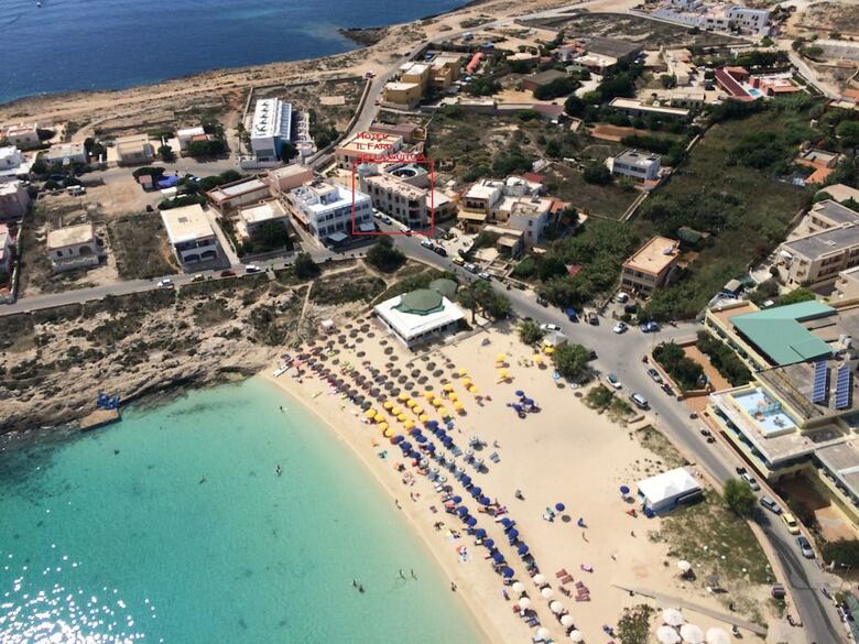 Hotel Il Faro Della Guitgia