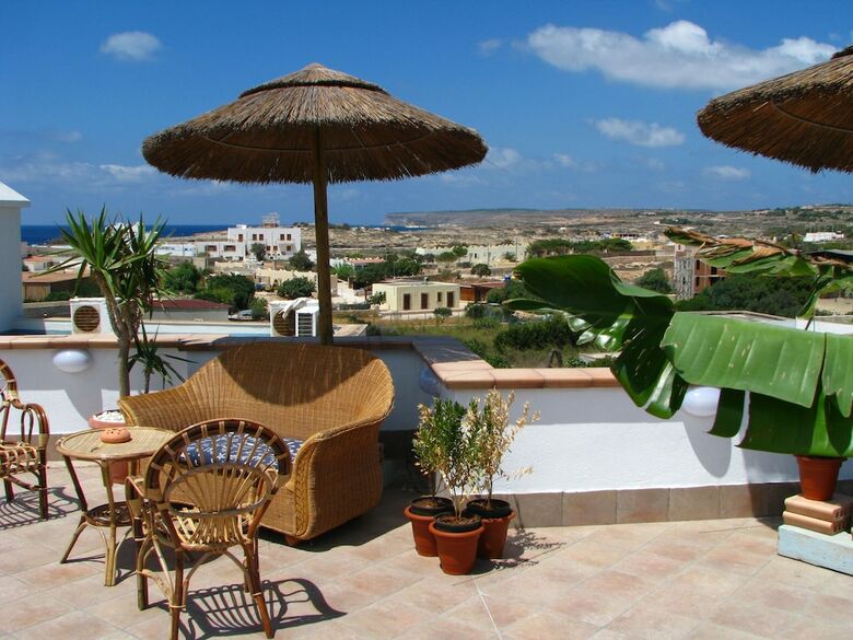 Hotel Il Faro Della Guitgia