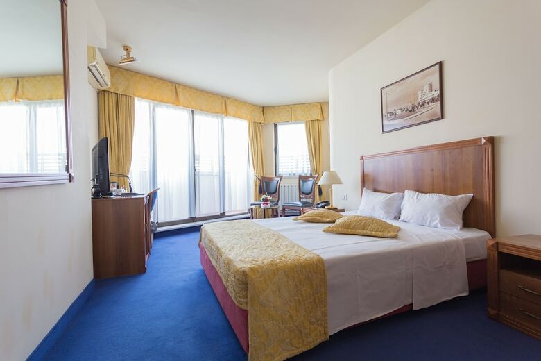 Hotel Opera By Zeus International