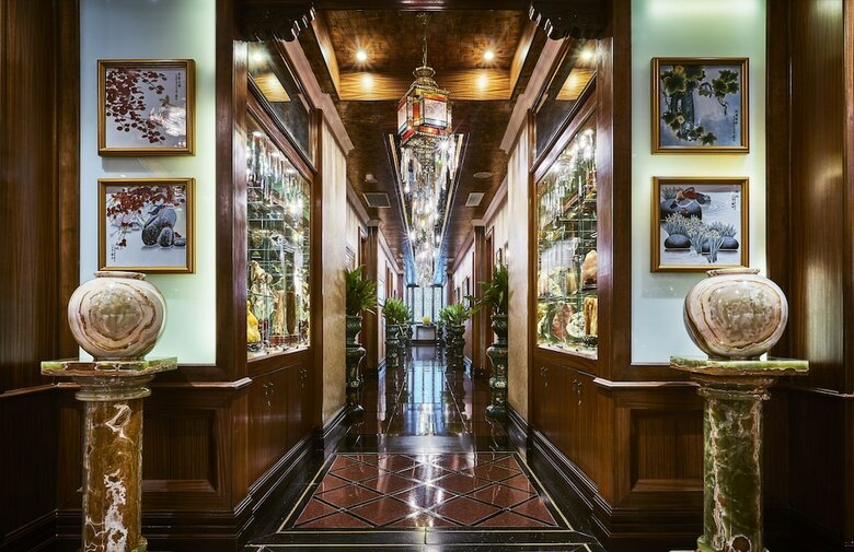 Windsor Plaza Hotel