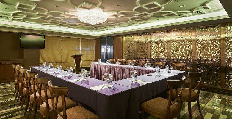 Windsor Plaza Hotel