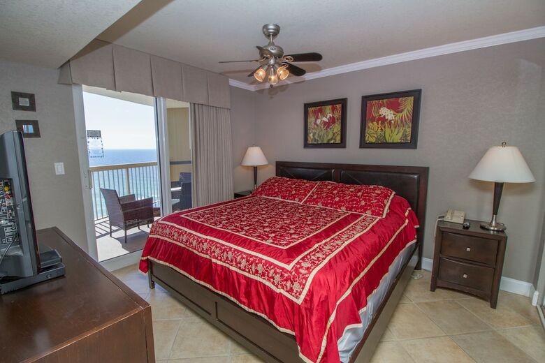 Pelican Beach Resort & Conference Center