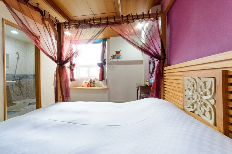 Hotel Owl Castle Bed And Breakfast