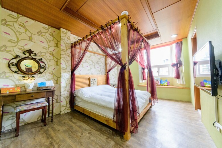 Hotel Owl Castle Bed And Breakfast