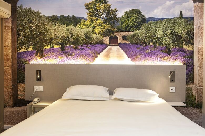 Brit Hotel Avignon Sud