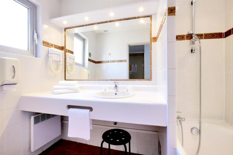 Hotel H�tel Kyriad N�mes Centre