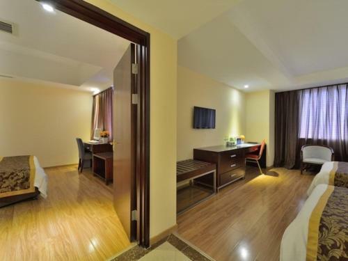Greentree Alliance Beijing West Railway Station North Square Hotel