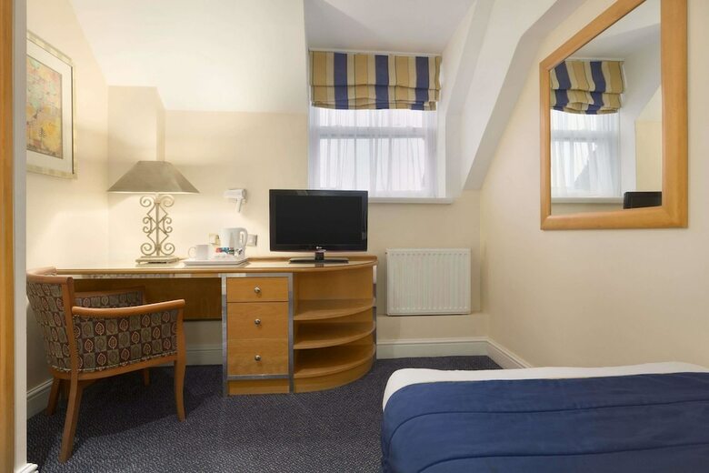 Hotel Ramada By Wyndham Crawley Gatwick