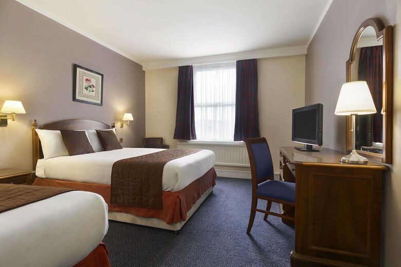 Hotel Ramada By Wyndham Crawley Gatwick
