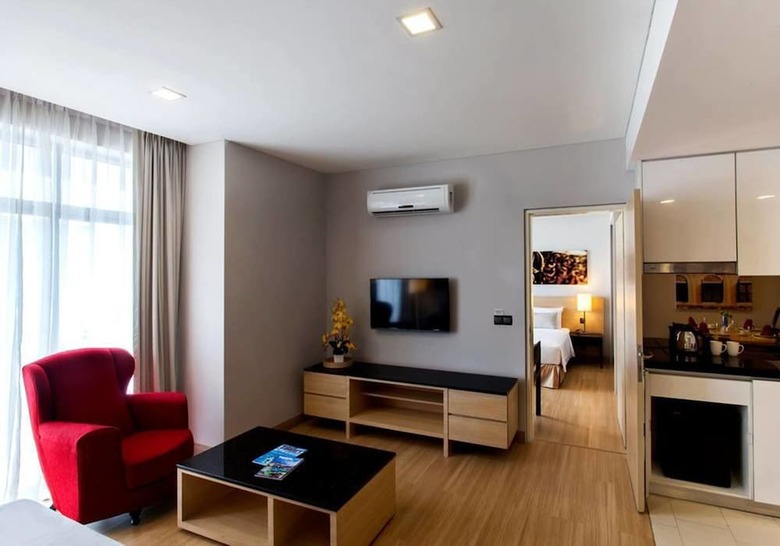 The Straits Hotel & Suites