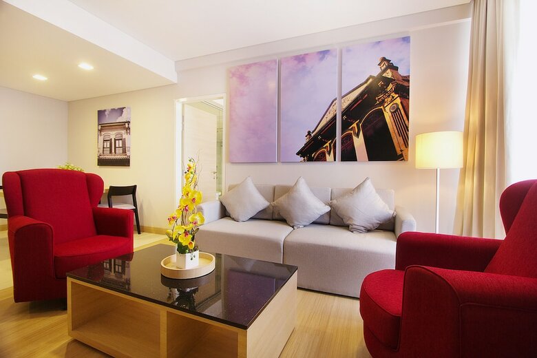 The Straits Hotel & Suites