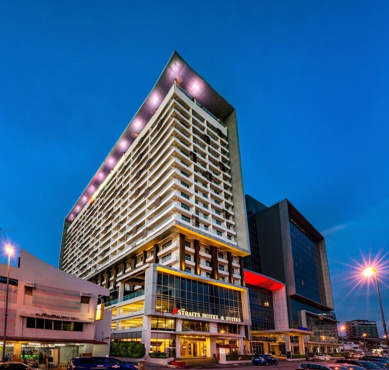 The Straits Hotel & Suites