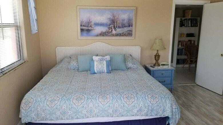 Hotel Gulf Winds Beach Resort
