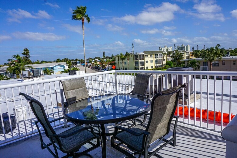 Hotel Gulf Winds Beach Resort