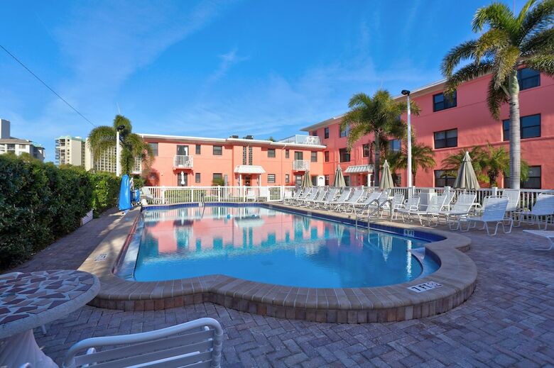 Hotel Gulf Winds Beach Resort