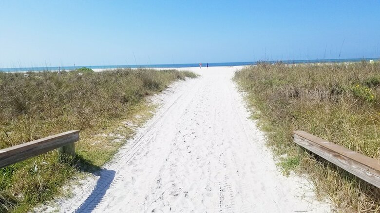 Hotel Gulf Winds Beach Resort