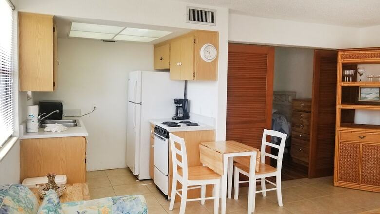 Hotel Gulf Winds Beach Resort
