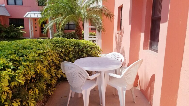 Hotel Gulf Winds Beach Resort