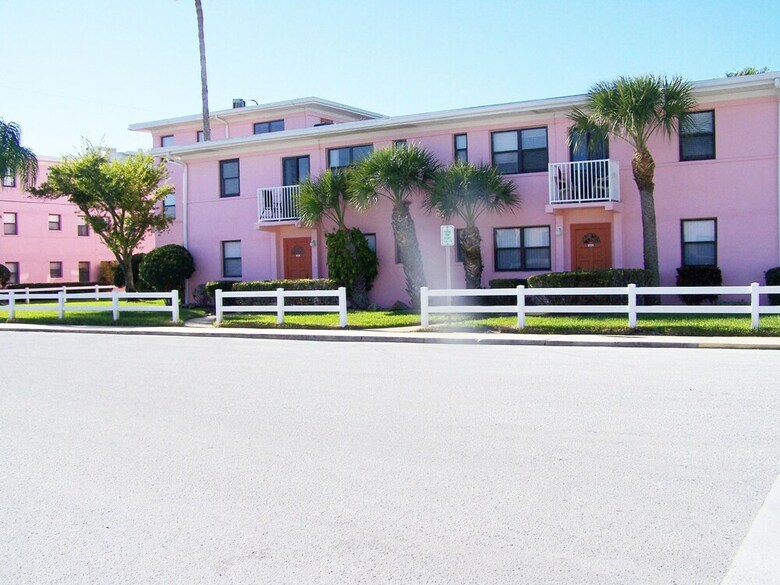 Hotel Gulf Winds Beach Resort