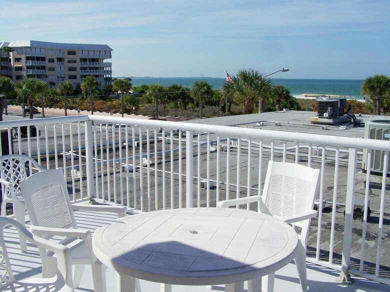 Hotel Gulf Winds Beach Resort