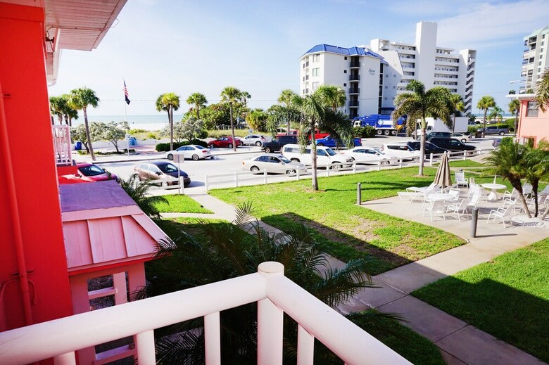Hotel Gulf Winds Beach Resort