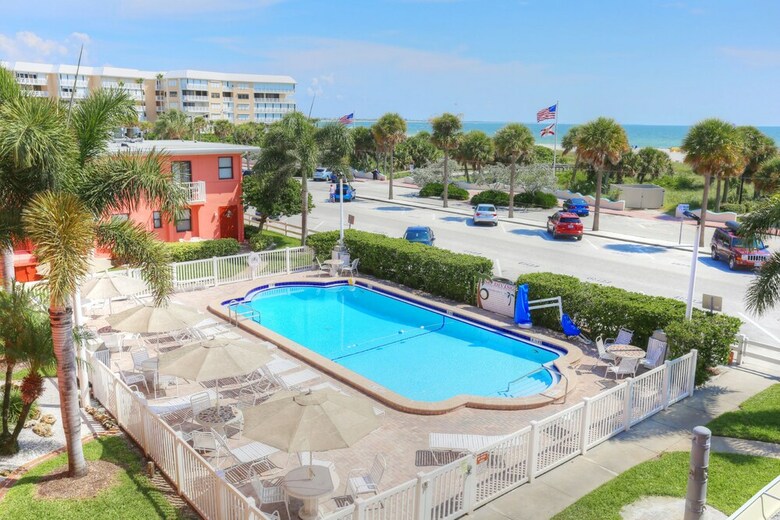 Hotel Gulf Winds Beach Resort