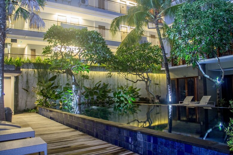 Hotel Transera Kamini Legian