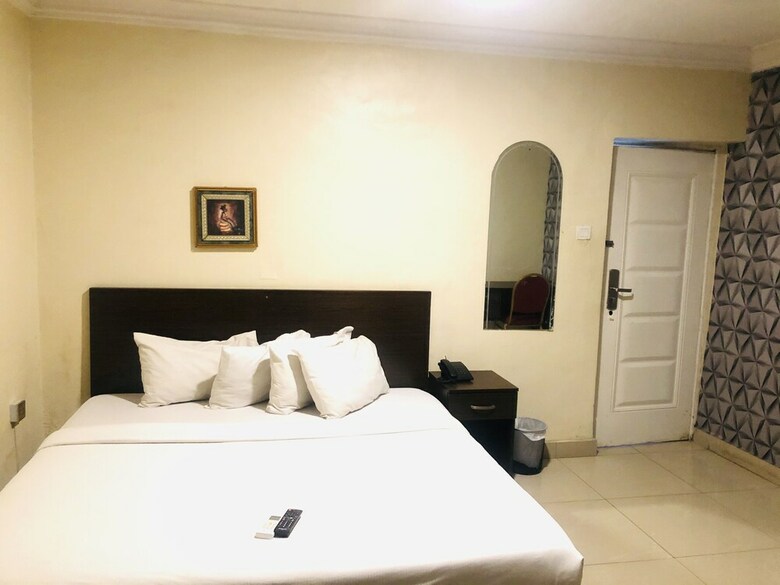 Hotel Mayors & Diplomat Suites Opebi