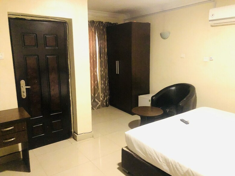 Hotel Mayors & Diplomat Suites Opebi