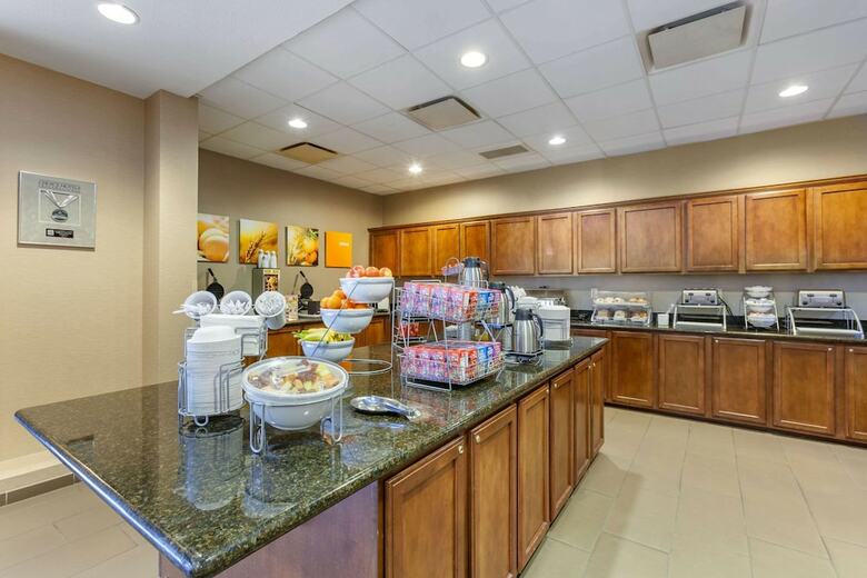 Hotel Comfort Suites Glendale - State Farm Stadium Area