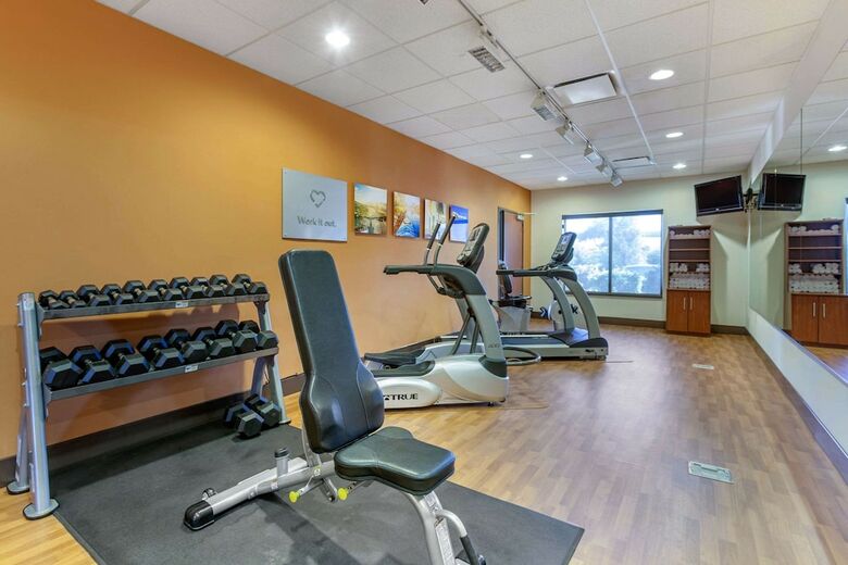 Hotel Comfort Suites Glendale - State Farm Stadium Area