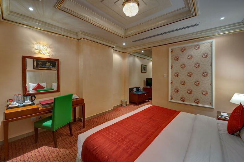 Hotel Sahara Beach Resort & Spa