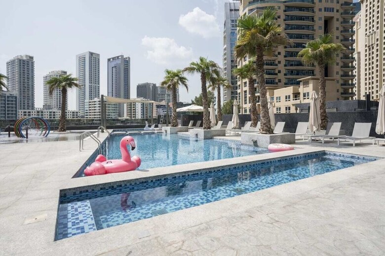 Apartamento Modern En-suite Flat W/ Dubai Marina View!