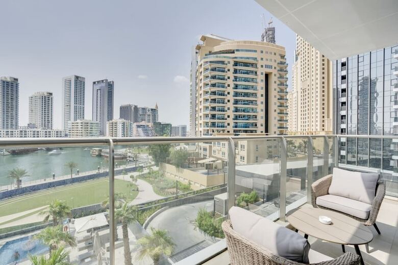 Apartamento Modern En-suite Flat W/ Dubai Marina View!